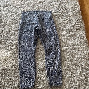Lululemon InStill High Rise Warped Grain Alpine Black and White Patterned Tight